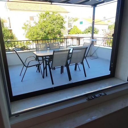 Beach Apartment Kate With Sea View, Balcony And Parking, Murter, Dalmatia 外观 照片