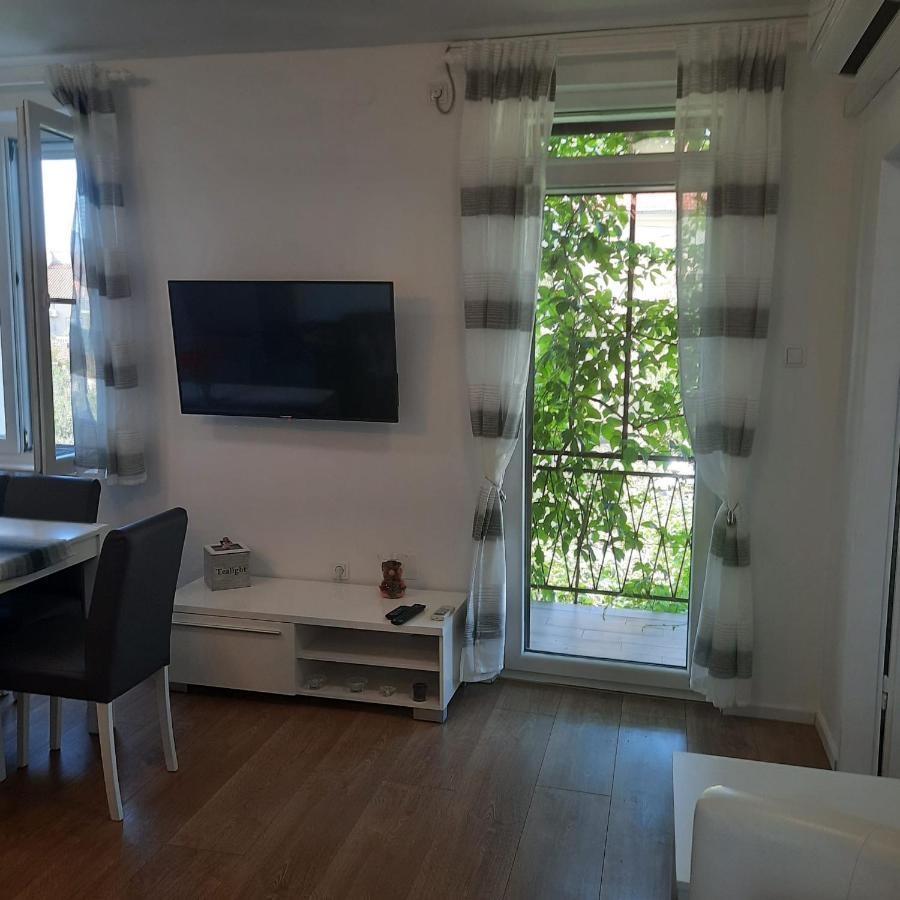 Beach Apartment Kate With Sea View, Balcony And Parking, Murter, Dalmatia 外观 照片
