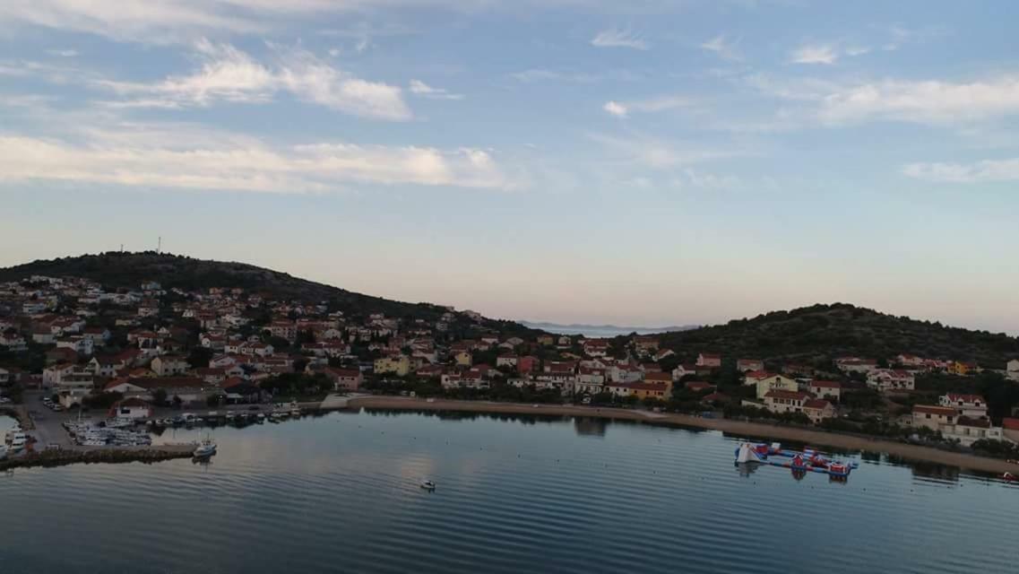 Beach Apartment Kate With Sea View, Balcony And Parking, Murter, Dalmatia 外观 照片