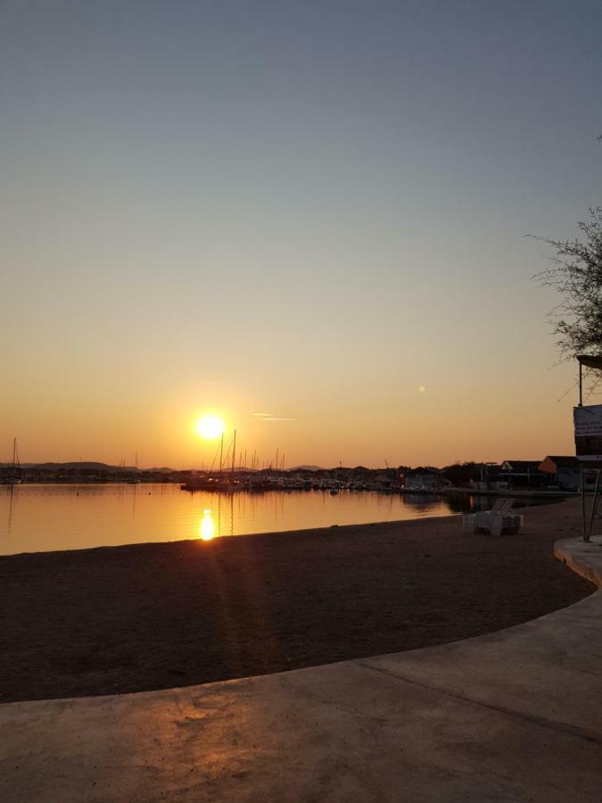 Beach Apartment Kate With Sea View, Balcony And Parking, Murter, Dalmatia 外观 照片