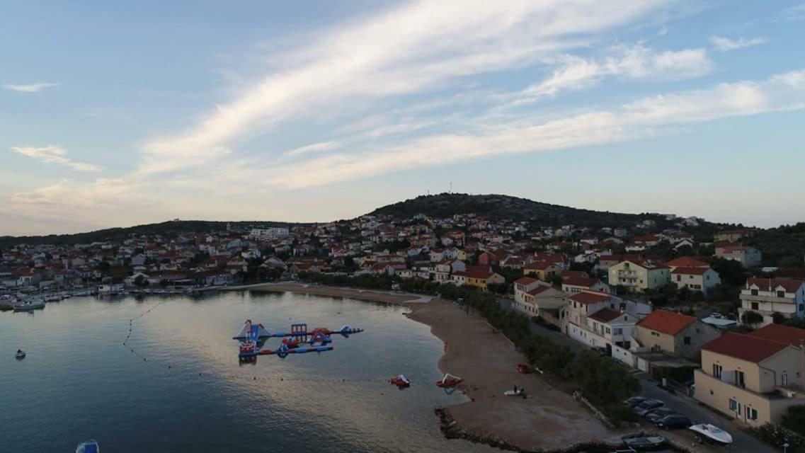 Beach Apartment Kate With Sea View, Balcony And Parking, Murter, Dalmatia 外观 照片