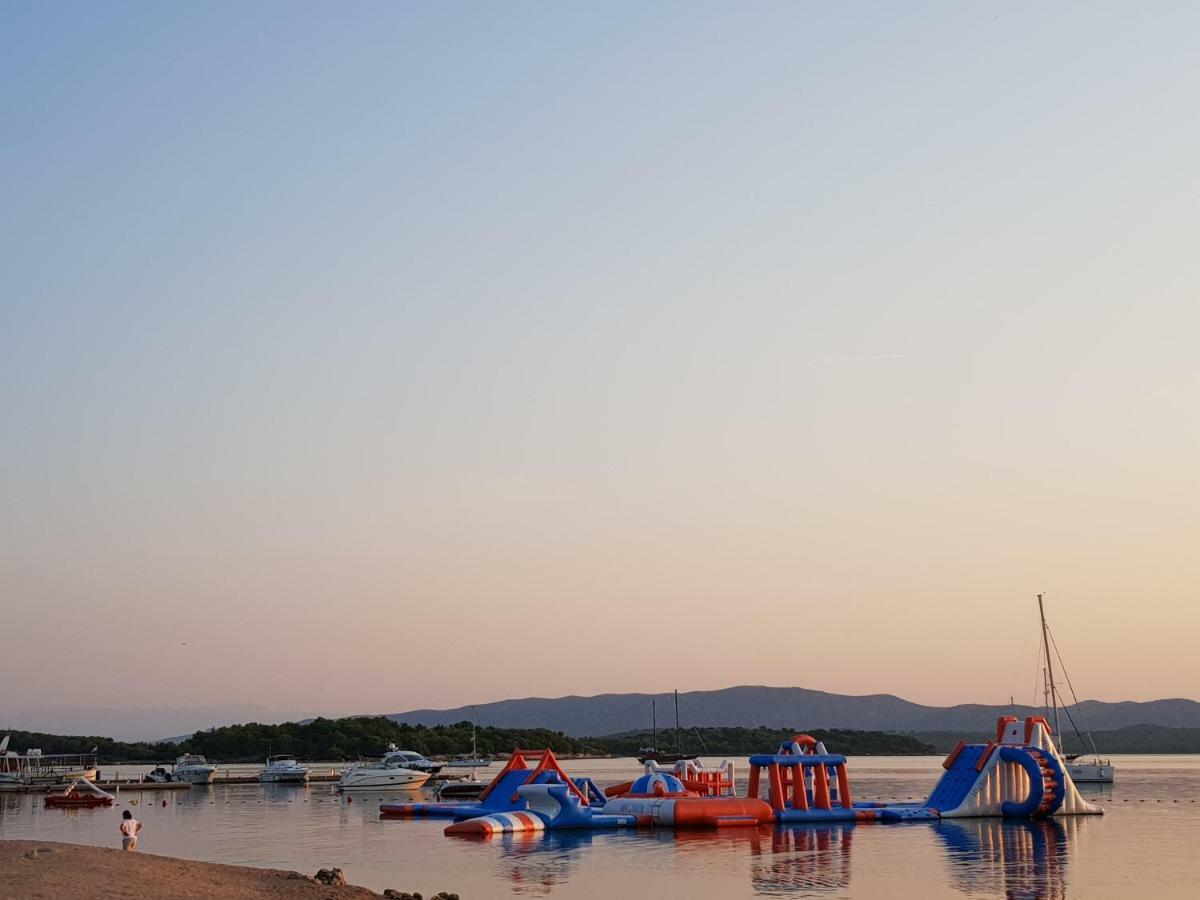 Beach Apartment Kate With Sea View, Balcony And Parking, Murter, Dalmatia 外观 照片